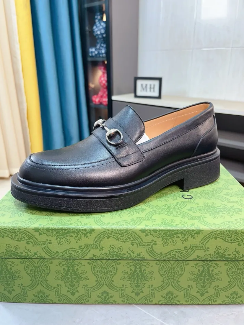 Factory price 520🌹🌹 [GUCCI Gucci] A new style of formal men's leather shoes is here ~ The original quality upper is made of cowhide imported from Italy + soft and delicate leather, comfortable and soft first-layer cowhide lining, rubber wear-resistant outsole, the shoe shape is dignified and domineering, and the luxury charm cannot be concealed! The natural and free nouveau riche leads the trend. Code number: 38-44